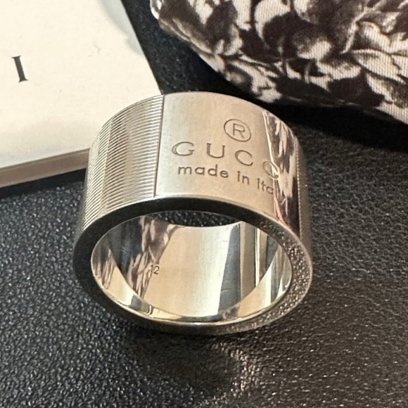 Gucci Sterling Silver Unisex Icon Trademark Ring Size 6 (12) - Picture 2 of 8